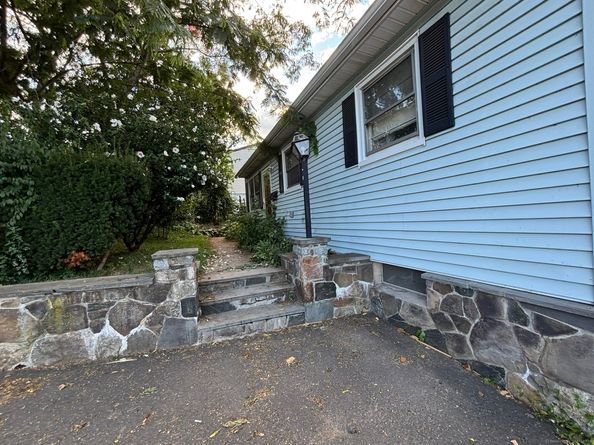 17 Casper Street, Danbury CT 06810