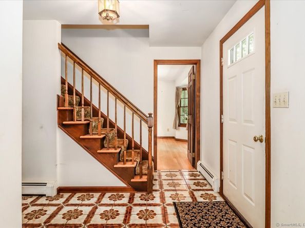 18 Skating Pond Road, Trumbull CT 06611