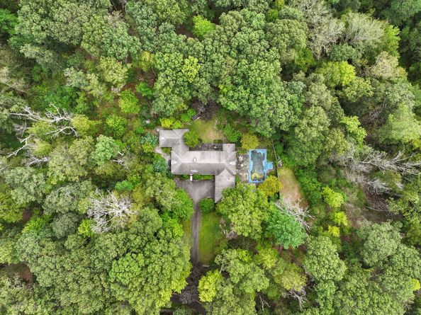 592 Laurel Road, New Canaan CT 06840