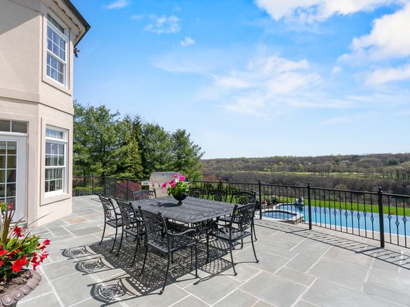 22 Nature Lane, Shelton CT 06484