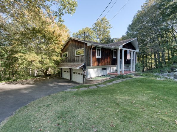 20 Lower Lake Road, Danbury CT 06811