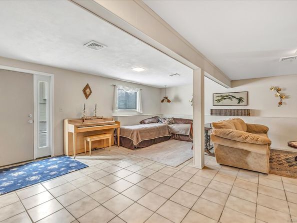 Undisclosed Address #24135024, Stratford CT 06614