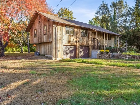 32 Thistle Road, Norwalk CT 06851