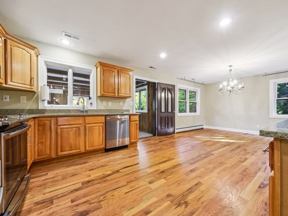 32 Thistle Road, Norwalk CT 06851