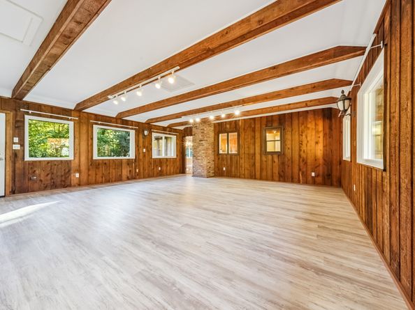 32 Thistle Road, Norwalk CT 06851