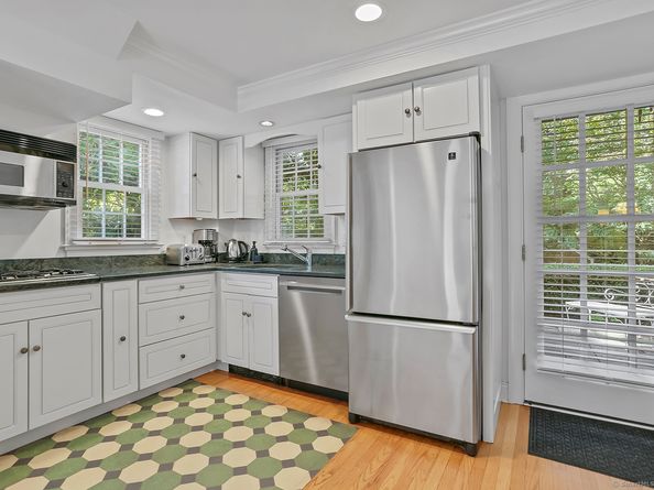 944 Pequot Avenue, Fairfield CT 06890