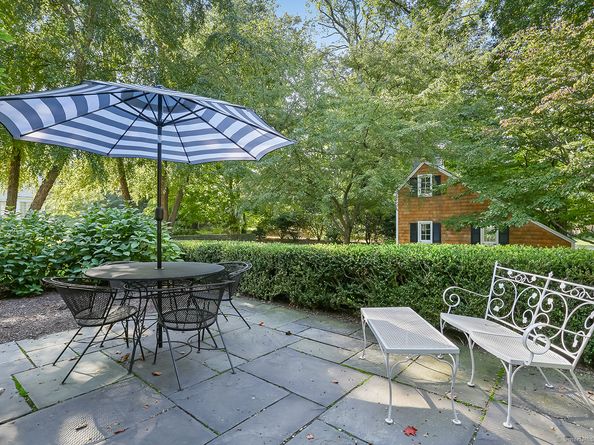 944 Pequot Avenue, Fairfield CT 06890