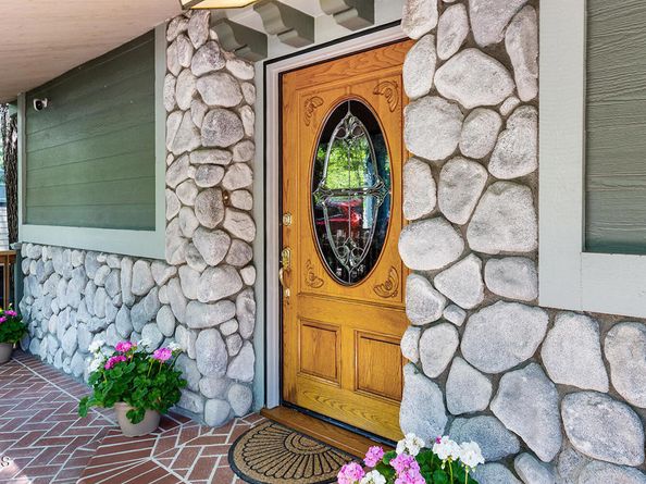 1265 Club House Drive, Pasadena CA 91105
