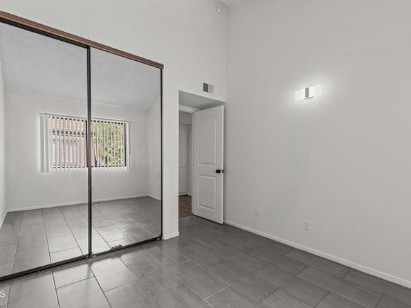 21931 Burbank Boulevard 5, Los Angeles CA 91367