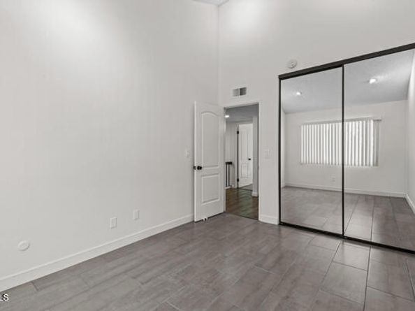 21931 Burbank Boulevard 5, Los Angeles CA 91367