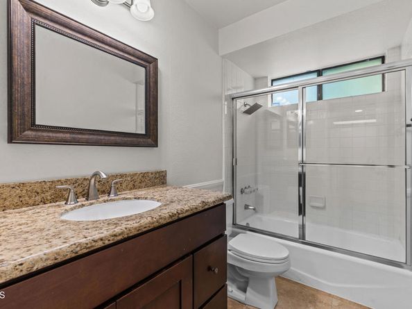 21931 Burbank Boulevard 5, Los Angeles CA 91367