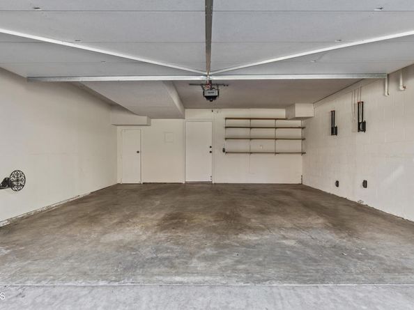 21931 Burbank Boulevard 5, Los Angeles CA 91367