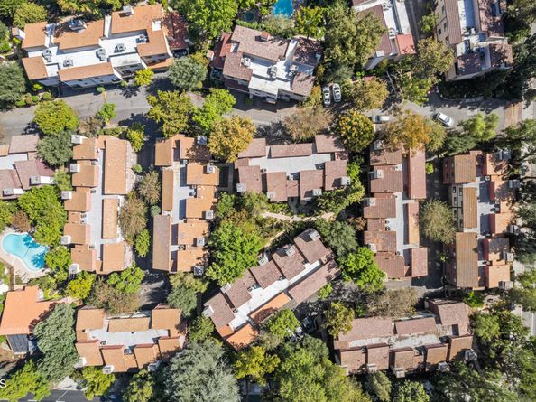 21931 Burbank Boulevard 5, Los Angeles CA 91367