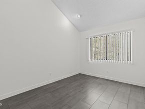 21931 Burbank Boulevard 5, Los Angeles CA 91367