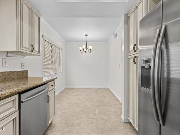 21931 Burbank Boulevard 5, Los Angeles CA 91367