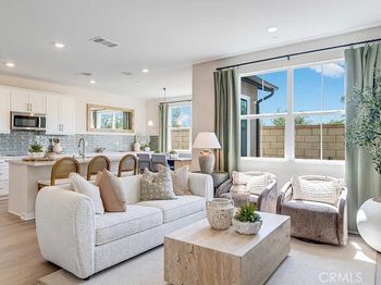 2563 E Hyde Paseo