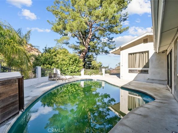 3277 Longridge Terrace, Sherman Oaks CA 91423