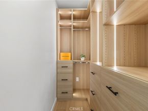 1724 S Fairfax, Los Angeles CA 90019