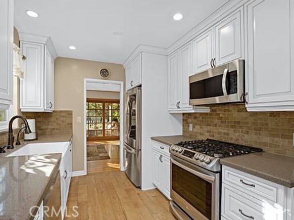 6941 Louise Avenue, Lake Balboa CA 91406