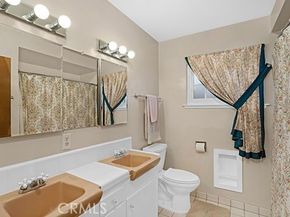 6941 Louise Avenue, Lake Balboa CA 91406