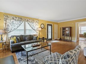 7656 Oak Park, Lake Balboa CA 91406