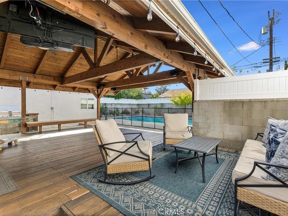 6229 Klump Avenue, North Hollywood CA 91606