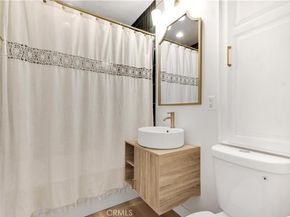 6229 Klump Avenue, North Hollywood CA 91606