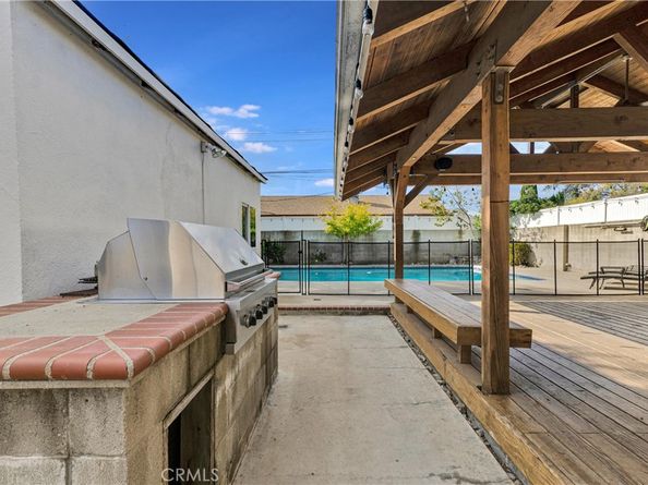 6229 Klump Avenue, North Hollywood CA 91606