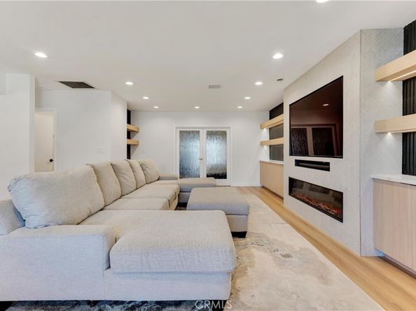 6229 Klump Avenue, North Hollywood CA 91606