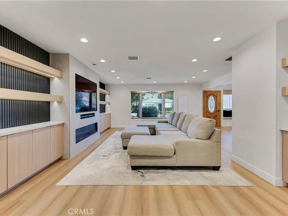 6229 Klump Avenue, North Hollywood CA 91606