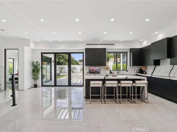 2227 N Lamer Street, Burbank CA 91504