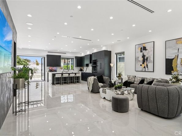 2227 N Lamer Street, Burbank CA 91504