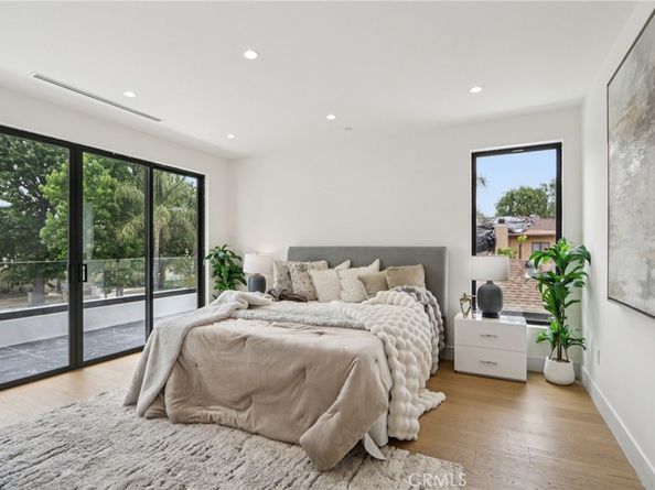 2227 N Lamer Street, Burbank CA 91504