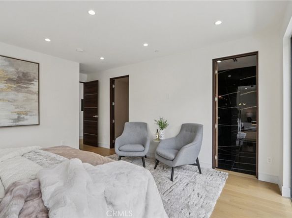 2227 N Lamer Street, Burbank CA 91504