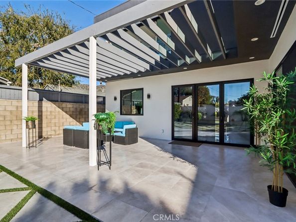 2227 N Lamer Street, Burbank CA 91504