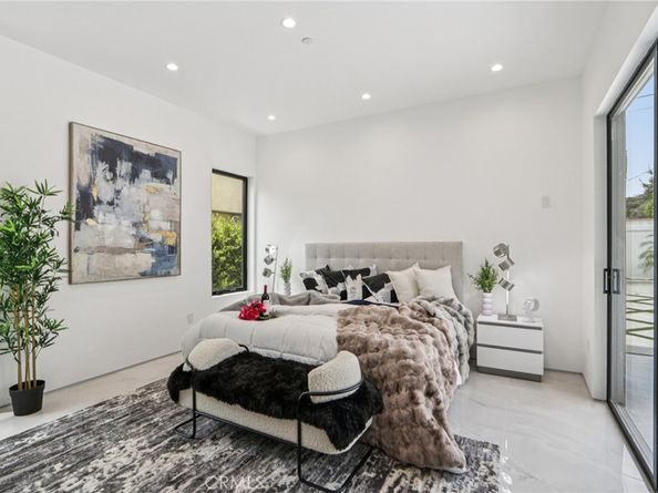 2227 N Lamer Street, Burbank CA 91504