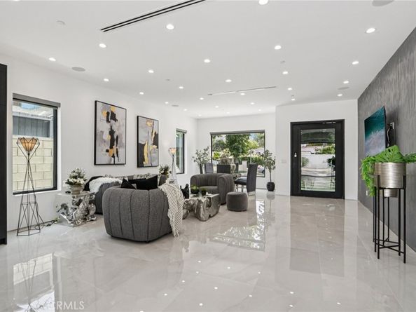 2227 N Lamer Street, Burbank CA 91504