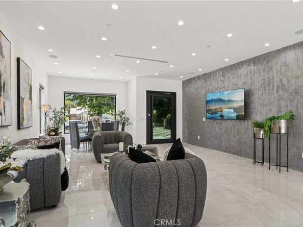 2227 N Lamer Street, Burbank CA 91504