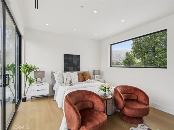 2227 N Lamer Street, Burbank CA 91504