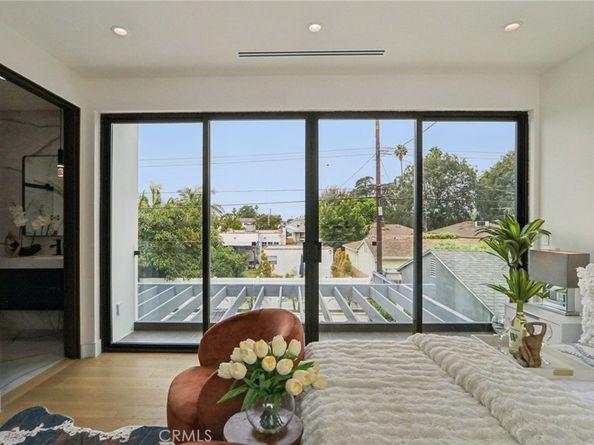 2227 N Lamer Street, Burbank CA 91504