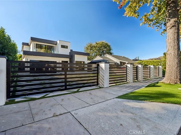 2227 N Lamer Street, Burbank CA 91504