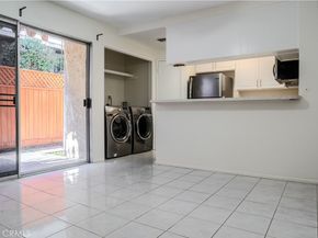 13112 Moorpark 2, Sherman Oaks CA 91423