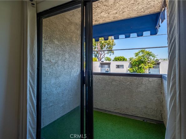 18530 Hatteras Street 209, Tarzana CA 91356