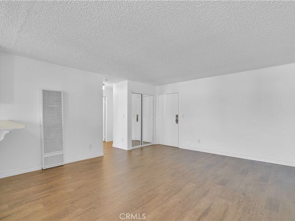 18530 Hatteras Street 209, Tarzana CA 91356