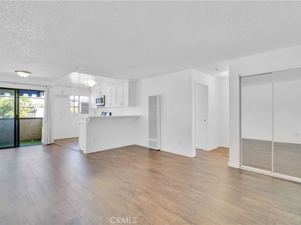 18530 Hatteras Street 209, Tarzana CA 91356