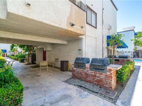 18530 Hatteras Street 209, Tarzana CA 91356