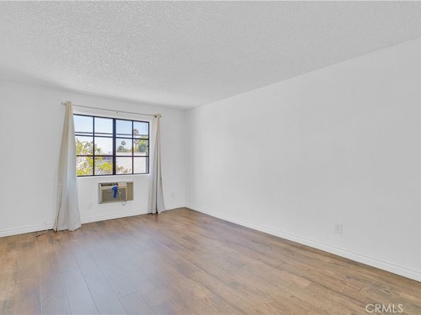 18530 Hatteras Street 209, Tarzana CA 91356