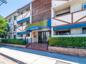 18530 Hatteras Street 209, Tarzana CA 91356