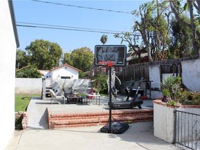 210 N Naomi, Burbank CA 91505