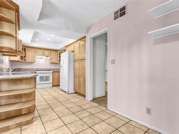 21821 Burbank 145, Woodland Hills CA 91367